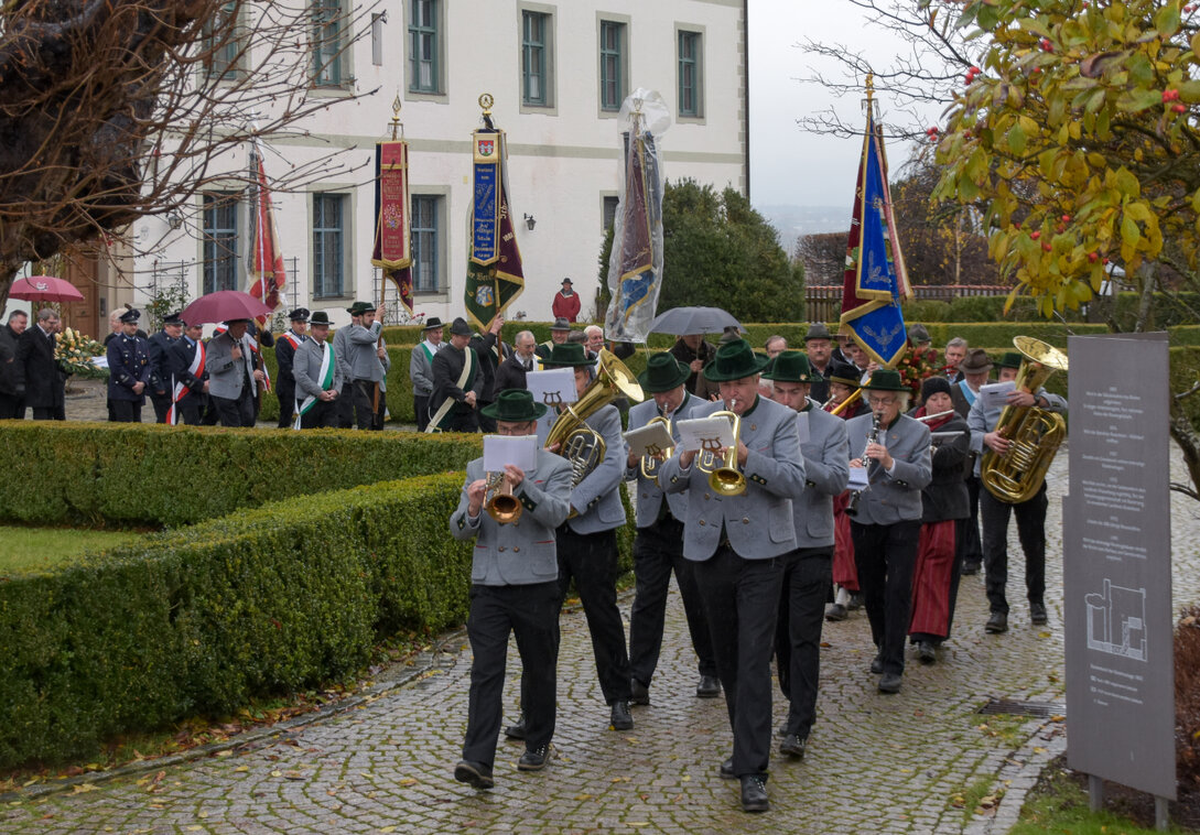 Kirchenkonzert mit der Rotter Blasmusik im Altarraum